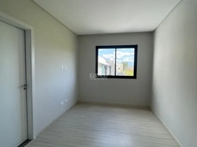 Sobrado com 114m² 3 quartos e 4 banheiros, à venda, no bairro FAG em Cascavel
