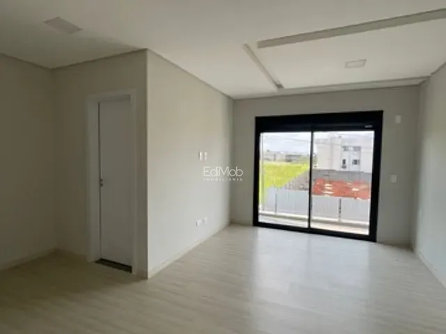 Sobrado com 114m² 3 quartos e 4 banheiros, à venda, no bairro FAG em Cascavel