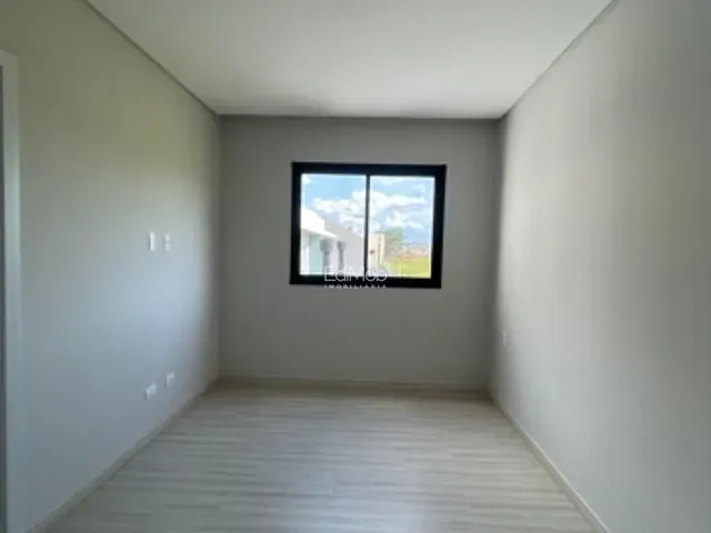 Sobrado com 114m² 3 quartos e 4 banheiros, à venda, no bairro FAG em Cascavel