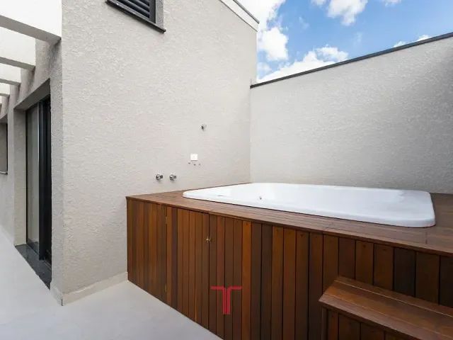 Sobrado com 128m² 3 quartos e 3 banheiros, à venda, no bairro Mercês em Curitiba