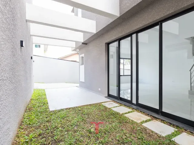 Sobrado com 128m² 3 quartos e 3 banheiros, à venda, no bairro Mercês em Curitiba