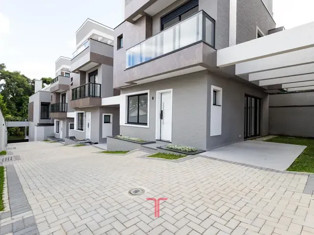 Sobrado com 128m² 3 quartos e 3 banheiros, à venda, no bairro Mercês em Curitiba