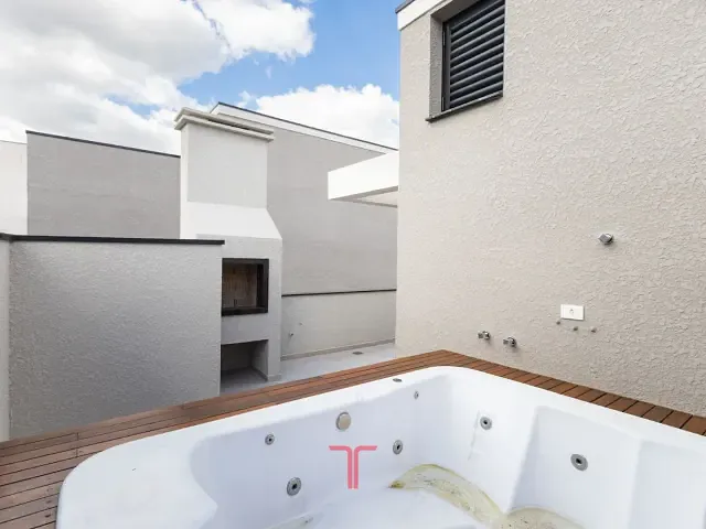 Sobrado com 128m² 3 quartos e 3 banheiros, à venda, no bairro Mercês em Curitiba