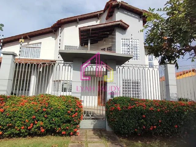 Casa com 600m² 4 quartos e 4 banheiros, à venda, no bairro Jardim Califórnia em Cuiabá