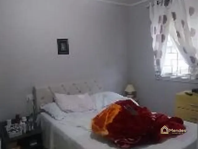 Sobrado com 220m² 5 quartos e 2 banheiros, à venda, no bairro Sítio Cercado em Curitiba