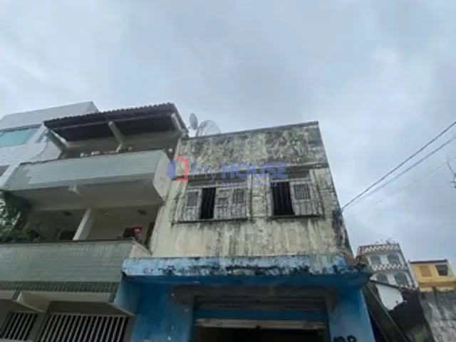 Sobrado com 180m² 3 quartos e 1 banheiro, à venda, no bairro Conquista em Ilhéus