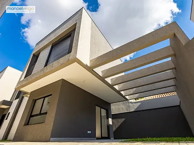 Sobrado com 98m² 3 quartos e 2 banheiros, à venda, no bairro Novo Mundo em Curitiba