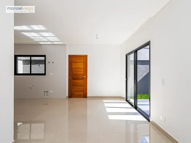 Sobrado com 98m² 3 quartos e 2 banheiros, à venda, no bairro Novo Mundo em Curitiba