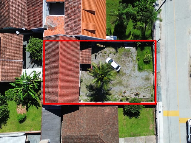 Foto do Sobrado - Sobrado Amplo a 50 Metros da Lagoa com Amplo Quintal á venda, Bairro Pinheiros, Balneário Barra do Sul, SC | North Center