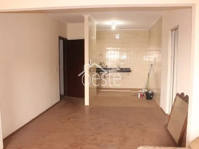 Sobrado com 200m² 2 quartos e 1 banheiro, para alugar, no bairro Jardim São Francisco em Santa Bárbara D'Oeste