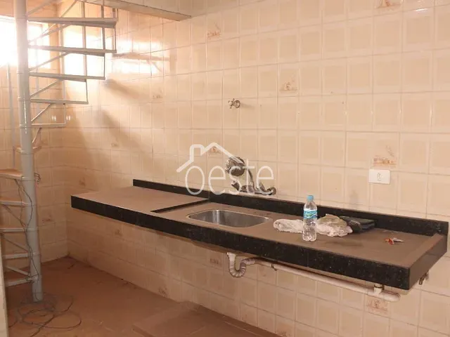 Sobrado com 200m² 2 quartos e 1 banheiro, para alugar, no bairro Jardim São Francisco em Santa Bárbara D'Oeste