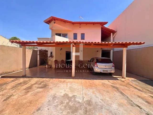 Sobrado com 375m² 4 quartos e 3 banheiros, à venda, no bairro Village Veneza em Goiânia