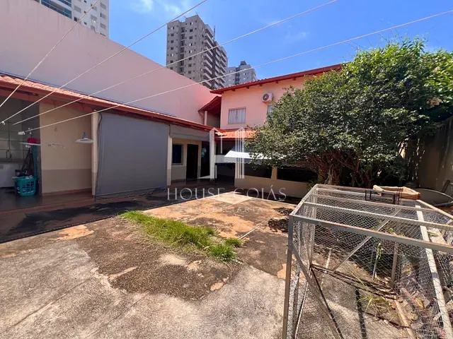 Sobrado com 375m² 4 quartos e 3 banheiros, à venda, no bairro Village Veneza em Goiânia