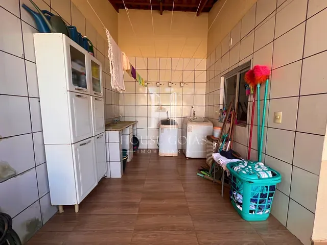 Sobrado com 375m² 4 quartos e 3 banheiros, à venda, no bairro Village Veneza em Goiânia