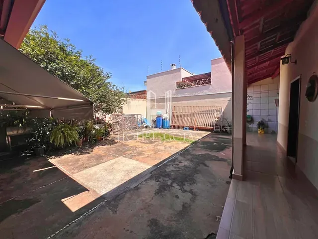 Sobrado com 375m² 4 quartos e 3 banheiros, à venda, no bairro Village Veneza em Goiânia
