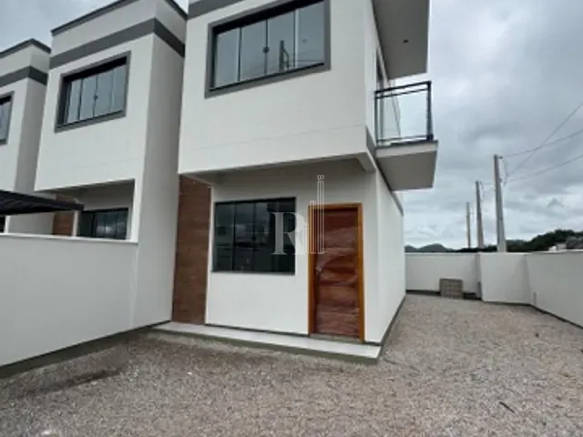 Sobrado 2 quartos e 3 banheiros, à venda, no bairro Areias em Tijucas