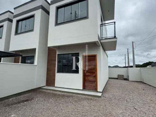Sobrado 2 quartos e 3 banheiros, à venda, no bairro Areias em Tijucas