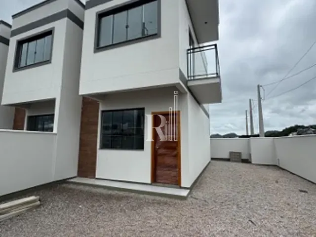 Sobrado 2 quartos e 3 banheiros, à venda, no bairro Areias em Tijucas