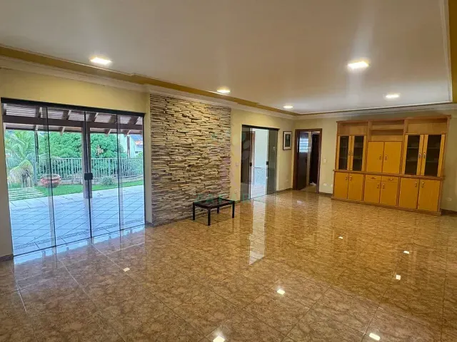 Sobrado com 1550m² 4 quartos e 6 banheiros, à venda ou para alugar, no bairro Coophafé em Campo Grande