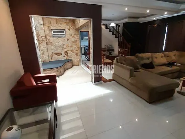 Sobrado com 262m² 3 quartos e 6 banheiros, à venda ou para alugar, no bairro Vila Aparecida em São Paulo