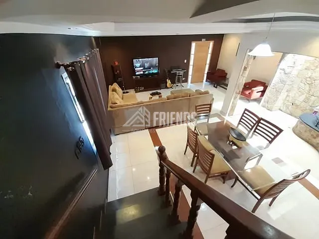 Sobrado com 262m² 3 quartos e 6 banheiros, à venda ou para alugar, no bairro Vila Aparecida em São Paulo