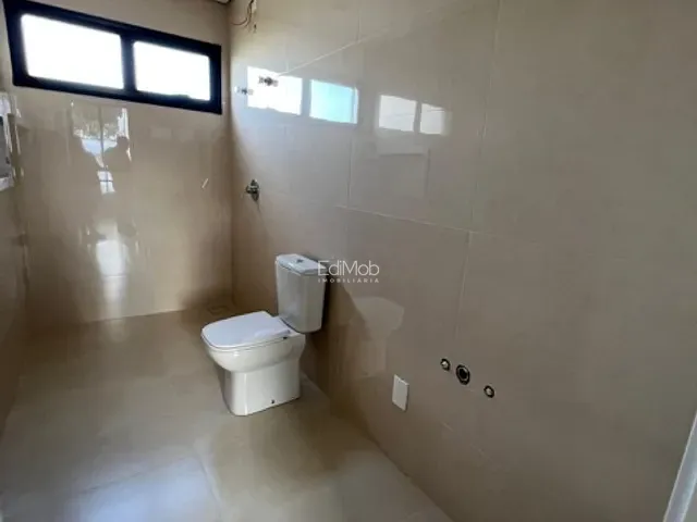 Sobrado com 178m² 3 quartos e 4 banheiros, à venda, no bairro Tropical III em Cascavel