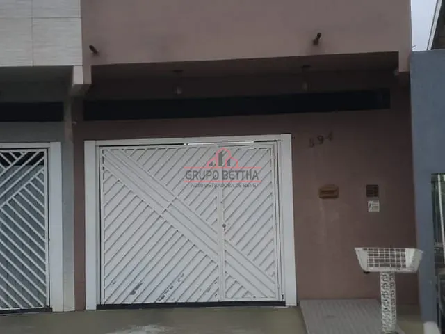 Casa com 300m² 2 quartos e 3 banheiros, à venda, no bairro Cidade São Pedro em Santana de Parnaíba