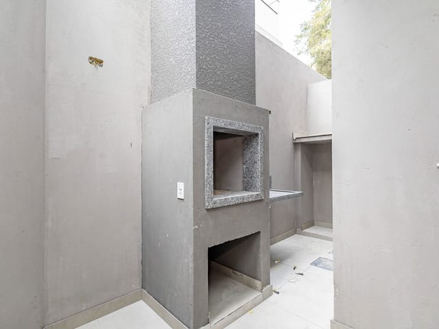 Sobrado com 109m² 4 quartos e 5 banheiros, à venda, no bairro Água Verde em Curitiba