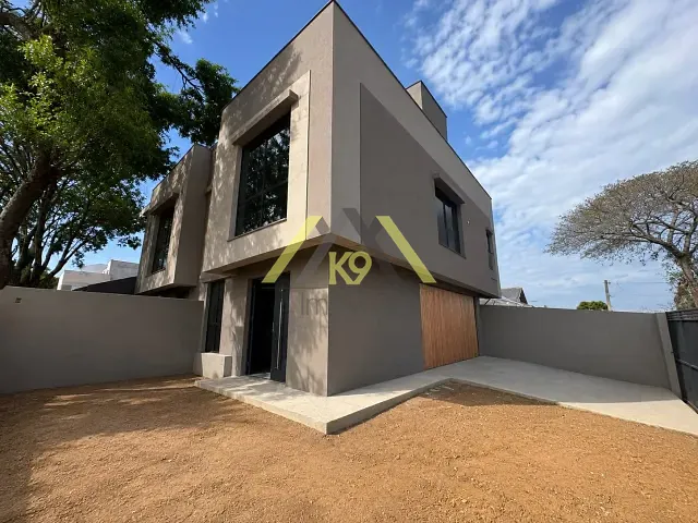 Sobrado com 120m² 3 quartos e 3 banheiros, à venda, no bairro Abranches em Curitiba