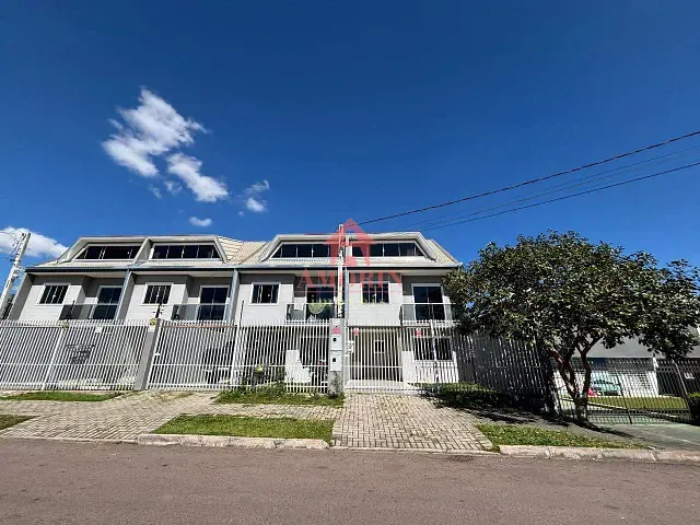 Sobrado 3 quartos e 3 banheiros, para alugar, no bairro Fazendinha em Curitiba