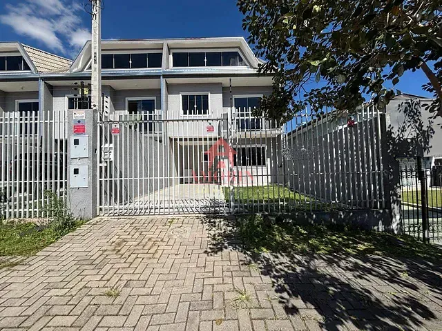 Sobrado 3 quartos e 3 banheiros, para alugar, no bairro Fazendinha em Curitiba