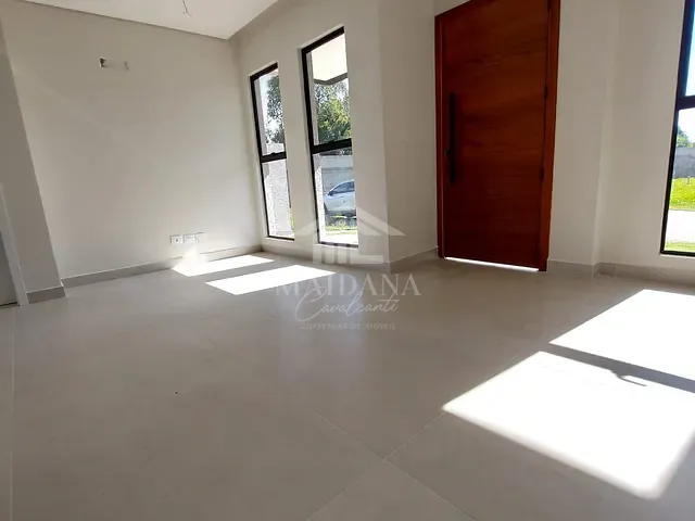 Sobrado 3 quartos e 2 banheiros, à venda, no bairro Costeira em São José dos Pinhais