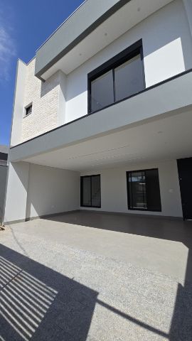 Sobrado com 177m² 3 quartos e 4 banheiros, à venda, no bairro Parque Residencial Eldorado em Maringá