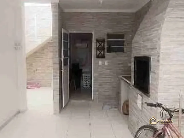 Sobrado com 150m² 4 quartos e 2 banheiros, à venda, no bairro Sítio Cercado em Curitiba