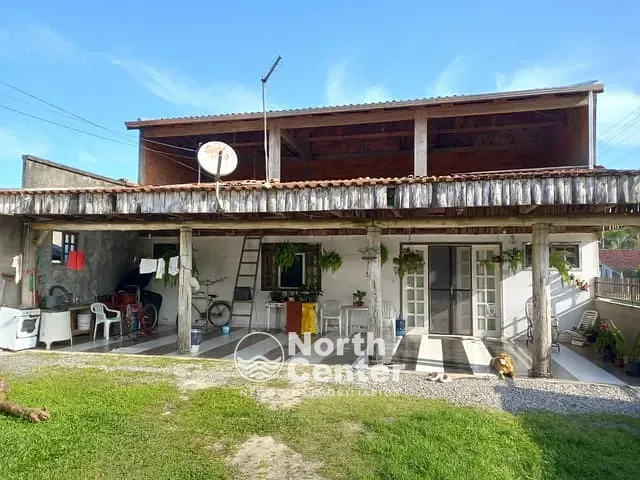 Sobrado com 228m² 1 quarto e 1 banheiro, à venda, no bairro Costeira em Balneário Barra do Sul