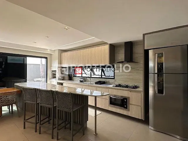 Sobrado com 261m² 4 quartos e 4 banheiros, à venda, no bairro  Jardins Capri  em Senador Canedo
