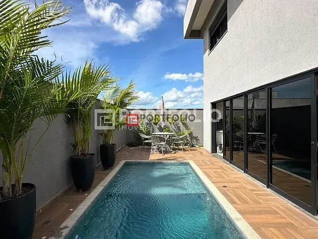 Sobrado com 261m² 4 quartos e 4 banheiros, à venda, no bairro  Jardins Capri  em Senador Canedo