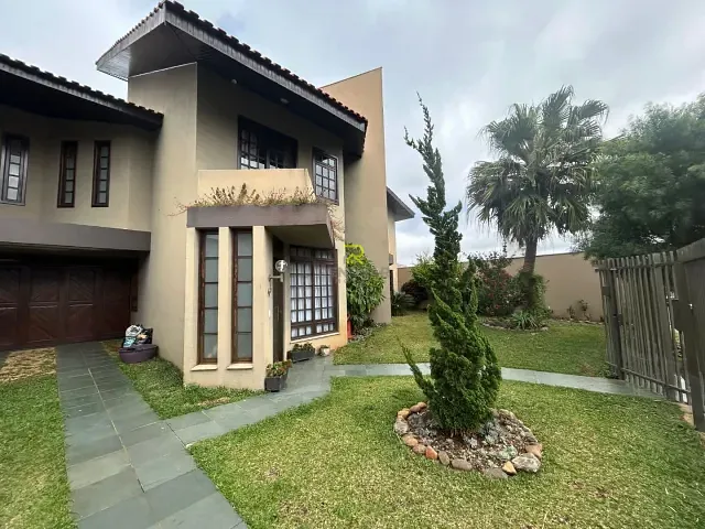 Sobrado com 425m² 4 quartos e 5 banheiros, à venda, no bairro Trianon em Guarapuava