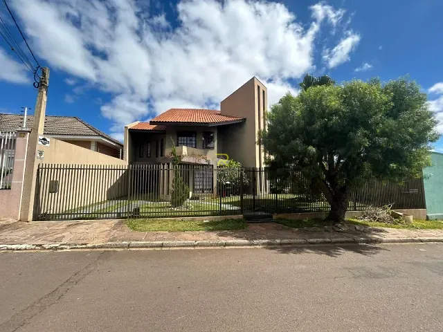 Sobrado com 425m² 4 quartos e 5 banheiros, à venda, no bairro Trianon em Guarapuava