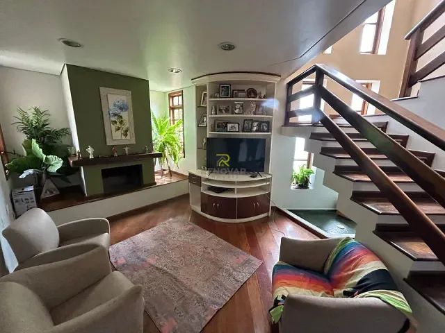 Sobrado com 425m² 4 quartos e 5 banheiros, à venda, no bairro Trianon em Guarapuava