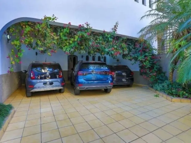 Sobrado 4 quartos e 3 banheiros, à venda ou para alugar, no bairro Vila Bastos em Santo André