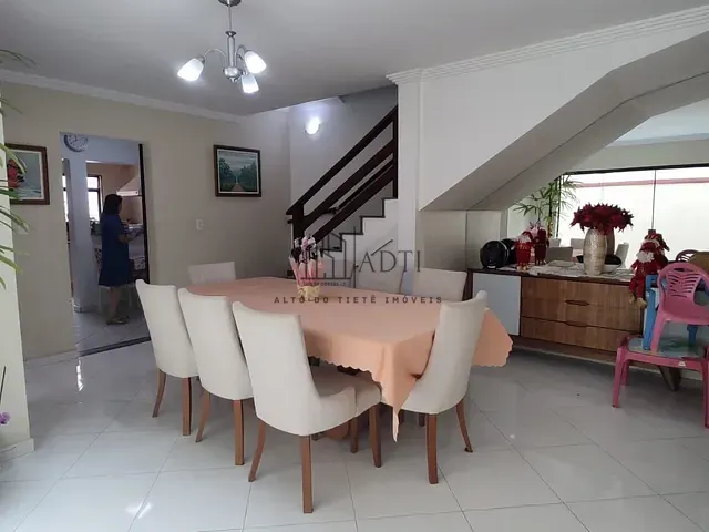Sobrado com 320m² 4 quartos e 6 banheiros, à venda, no bairro Alto Ipiranga em Mogi das Cruzes