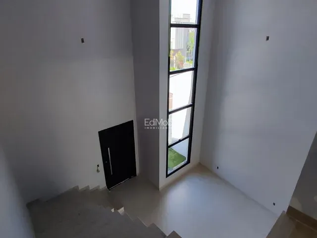 Sobrado com 200m² 3 quartos e 4 banheiros, à venda, no bairro FAG em Cascavel