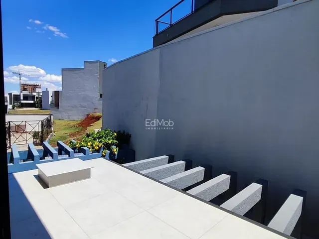 Sobrado com 200m² 3 quartos e 4 banheiros, à venda, no bairro FAG em Cascavel