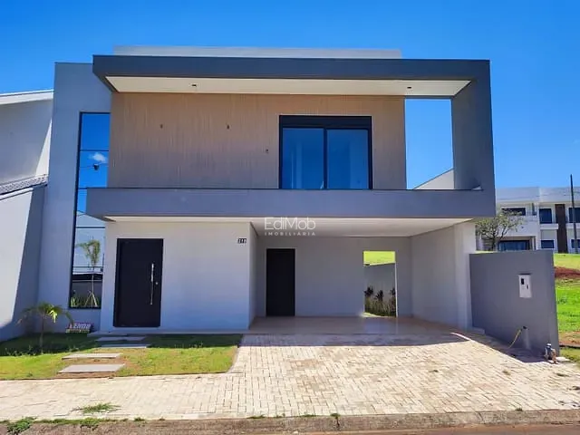 Sobrado com 200m² 3 quartos e 4 banheiros, à venda, no bairro FAG em Cascavel