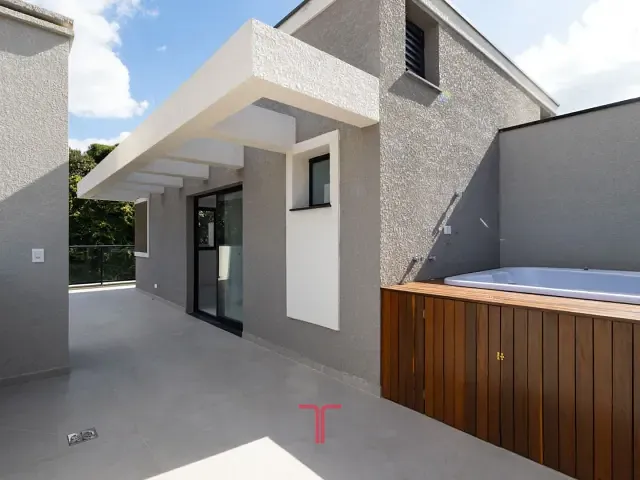 Sobrado com 196m² 3 quartos e 4 banheiros, à venda, no bairro Mercês em Curitiba