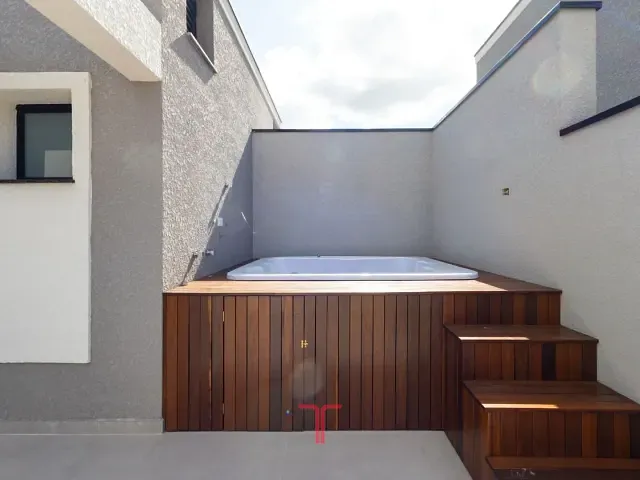 Sobrado com 196m² 3 quartos e 4 banheiros, à venda, no bairro Mercês em Curitiba