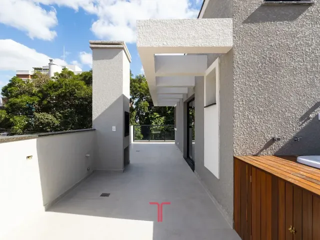 Sobrado com 196m² 3 quartos e 4 banheiros, à venda, no bairro Mercês em Curitiba