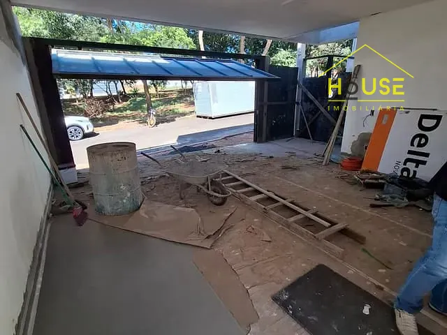 Sobrado com 250m² 4 quartos e 5 banheiros, à venda, no bairro Jardim Baldissera em Votuporanga