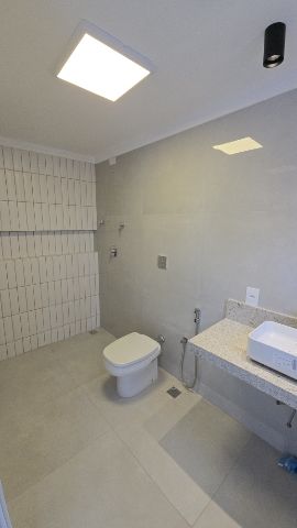 Sobrado com 360m² 3 quartos e 4 banheiros, à venda, no bairro Jardim Alamar em Maringá